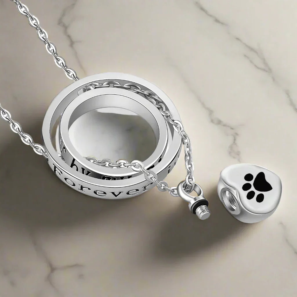 Kette mit Urne in Form eines Pfotenabdrucks aus Edelstahl