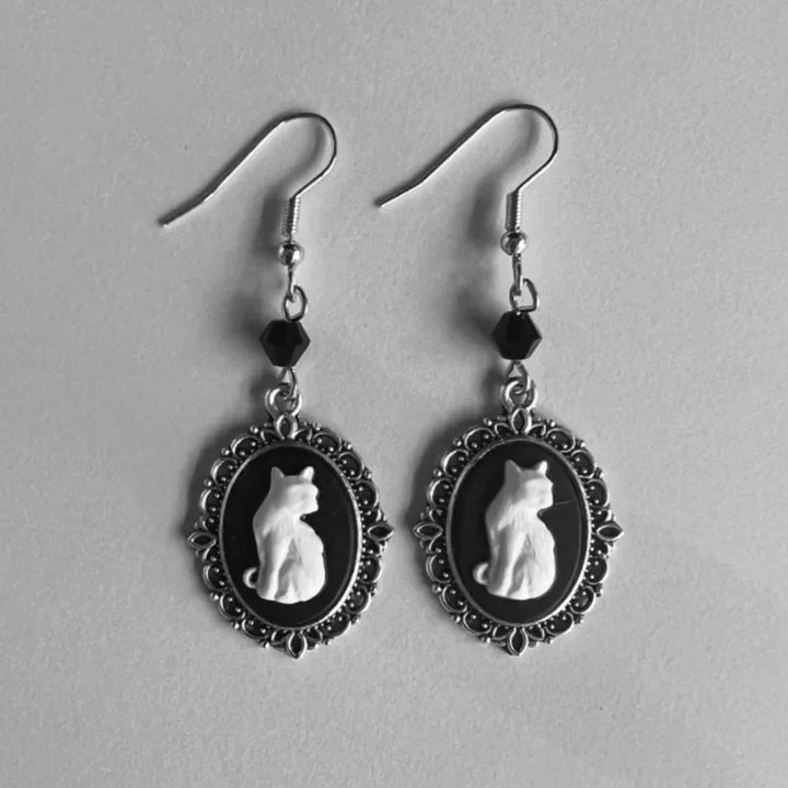 Vintage weiße Katzenohrringe – Schmuck mit silbernem Rahmen für Damen